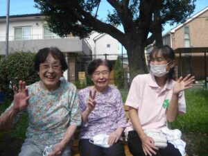 弦巻小泉公園 日陰散歩 自然観察 ファミリーケア心の家等々力 世田谷区 デイサービス