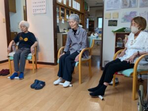 棒体操で下肢運動
