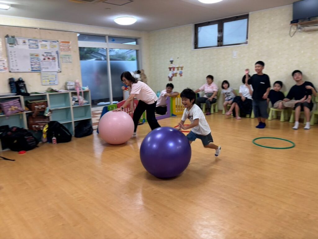 大玉転がし 集団活動 たいよう船堀 江戸川区 放課後等デイサービス