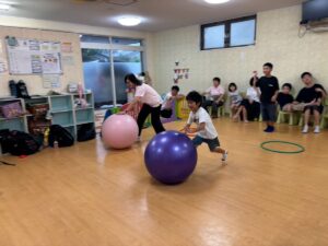 大玉転がし 集団活動 たいよう船堀 江戸川区 放課後等デイサービス